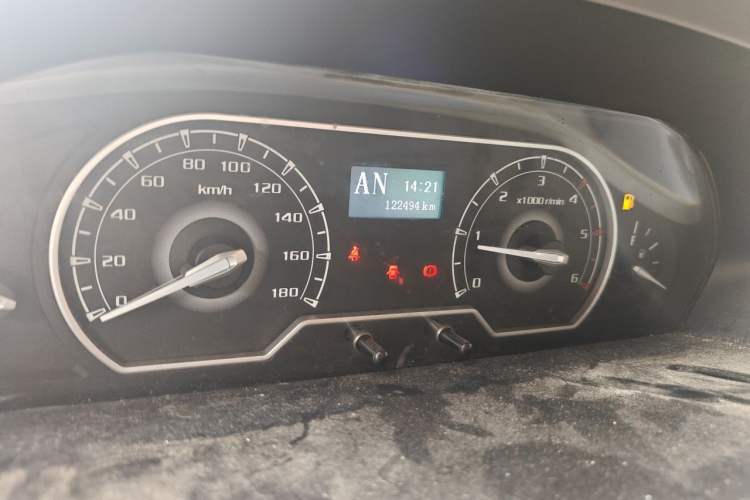 Used SAIC MAXUS Xintu V80  Odometer Close Up
