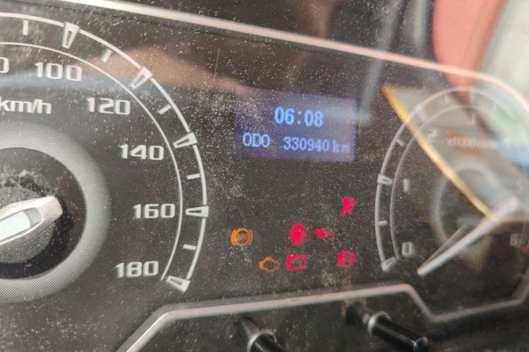 Used SAIC MAXUS Xintu V80  Odometer Close Up