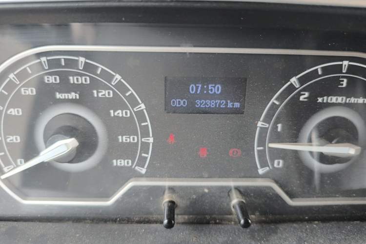 Used SAIC MAXUS Xintu V80  Odometer Close Up