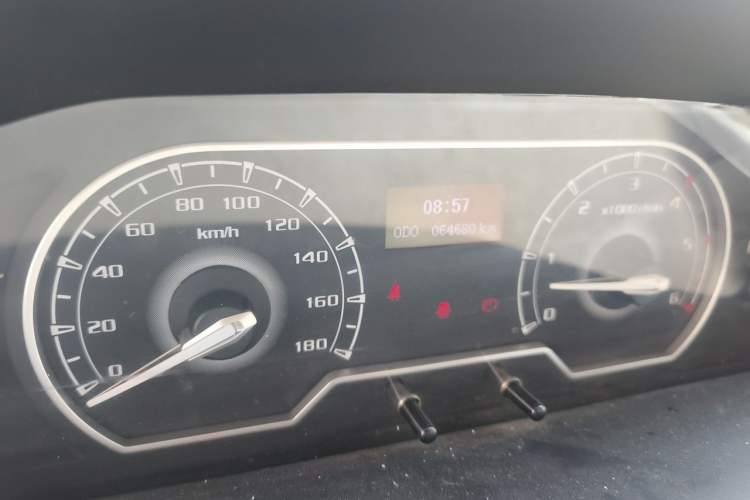 Used SAIC MAXUS Xintu V80  Odometer Close Up