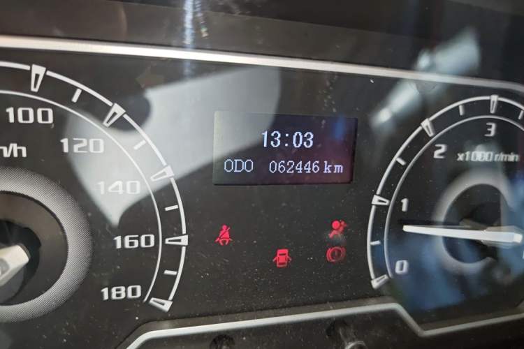 Used SAIC MAXUS Xintu V80  Odometer Close Up