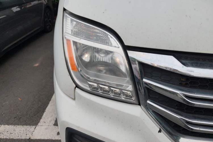 Used SAIC MAXUS Xintu V80  Right Front Headlight