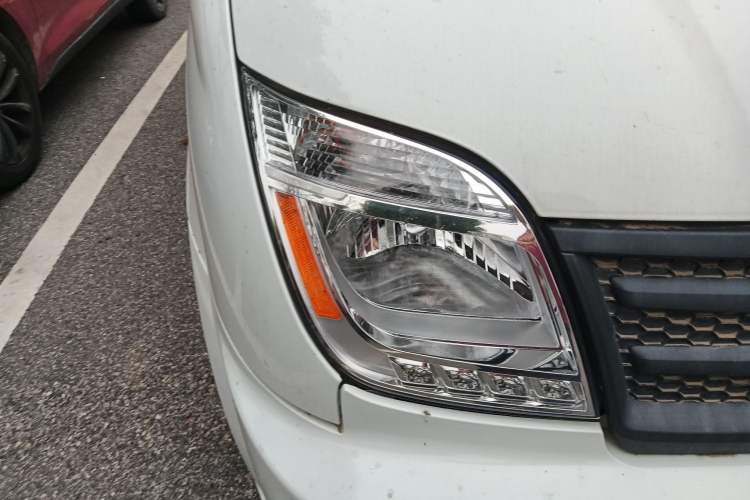Used SAIC MAXUS Xintu V80  Right Front Headlight