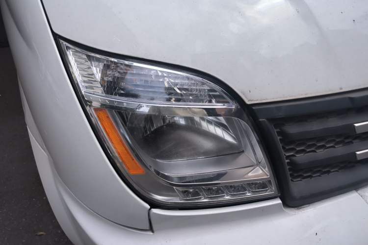 Used SAIC MAXUS Xintu V80  Right Front Headlight