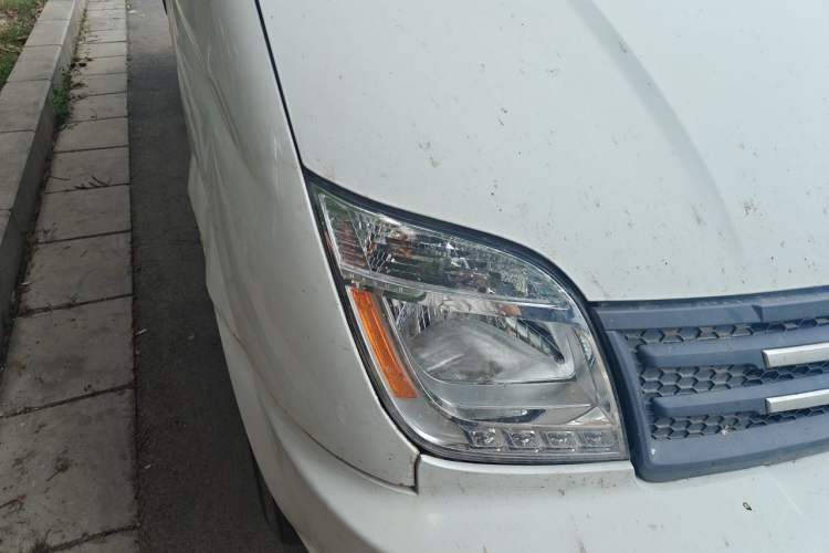 Used SAIC MAXUS Xintu V80  Right Front Headlight