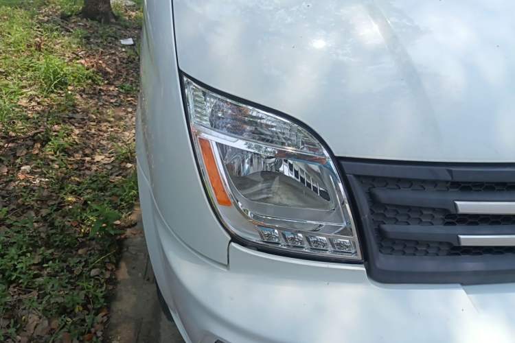 Used SAIC MAXUS Xintu V80  Right Front Headlight