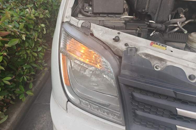 Used SAIC MAXUS Xintu V80  Right Front Headlight