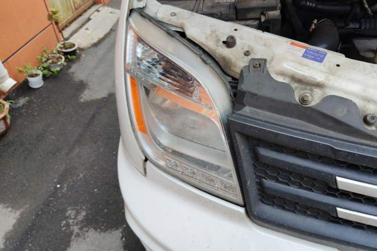Used SAIC MAXUS Xintu V80  Right Front Headlight
