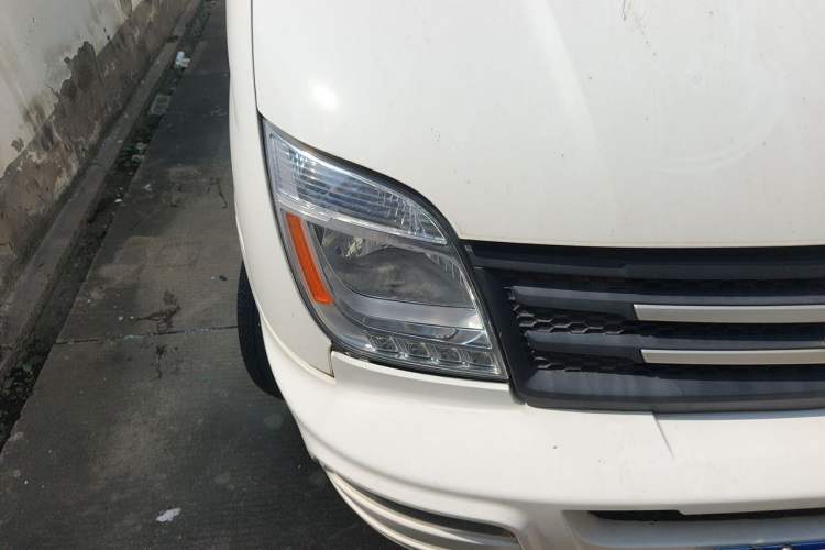 Used SAIC MAXUS Xintu V80  Right Front Headlight