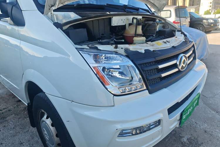 Used SAIC MAXUS Xintu V80  Right Front Headlight