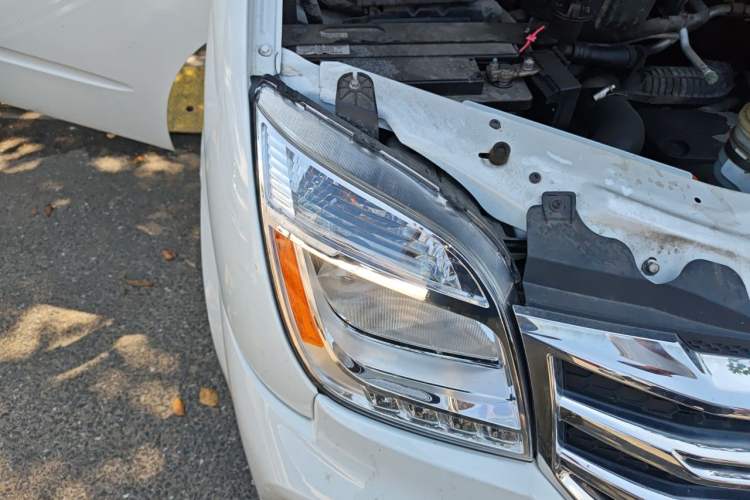 Used SAIC MAXUS Xintu V80  Right Front Headlight
