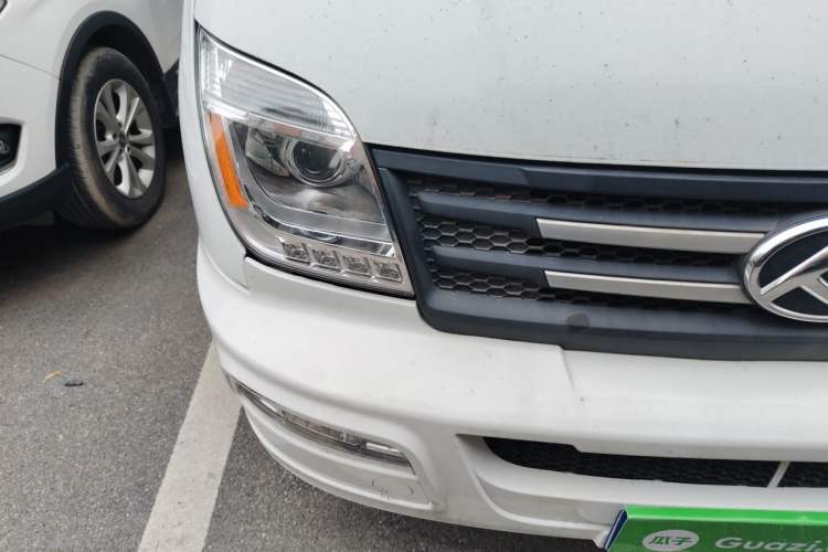 Used SAIC MAXUS Xintu V80  Right Front Headlight