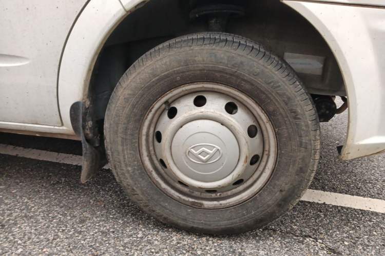 Used SAIC MAXUS Xintu V80  Right Front Wheel Hub