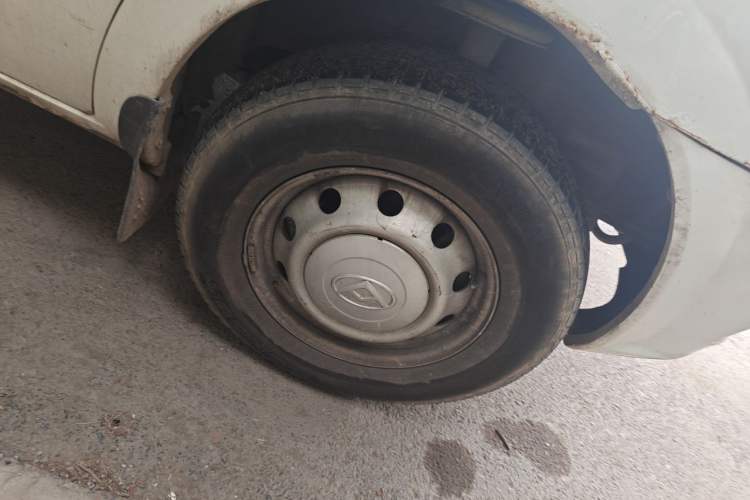 Used SAIC MAXUS Xintu V80  Right Front Wheel Hub