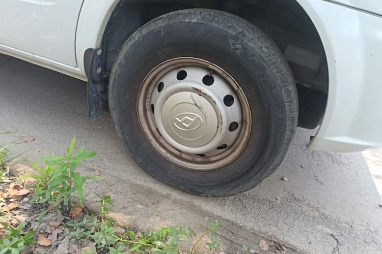 Used SAIC MAXUS Xintu V80  Right Front Wheel Hub