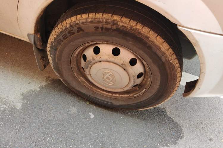 Used SAIC MAXUS Xintu V80  Right Front Wheel Hub