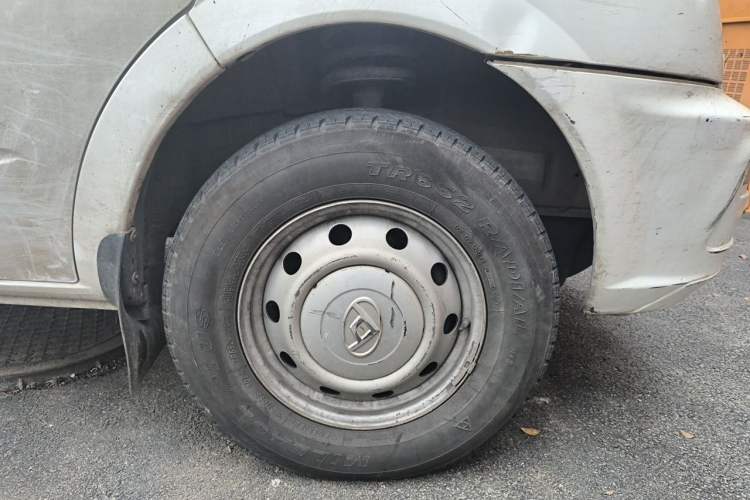 Used SAIC MAXUS Xintu V80  Right Front Wheel Hub