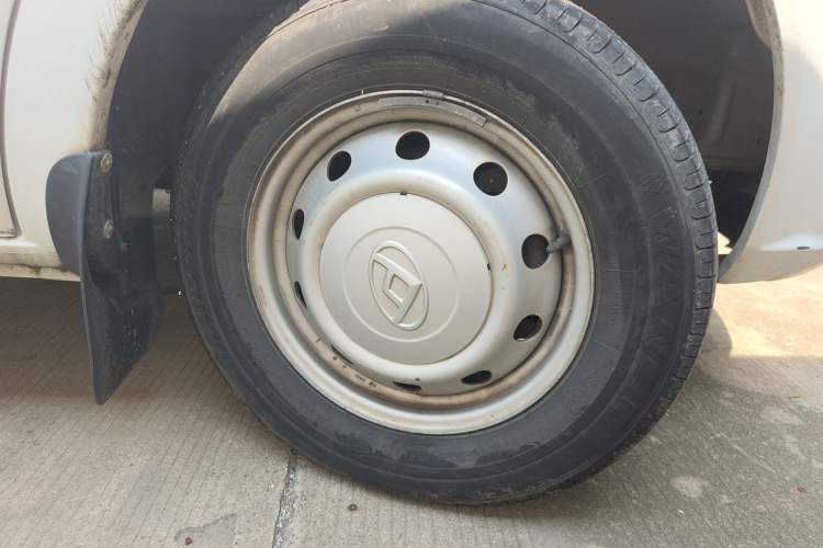 Used SAIC MAXUS Xintu V80  Right Front Wheel Hub