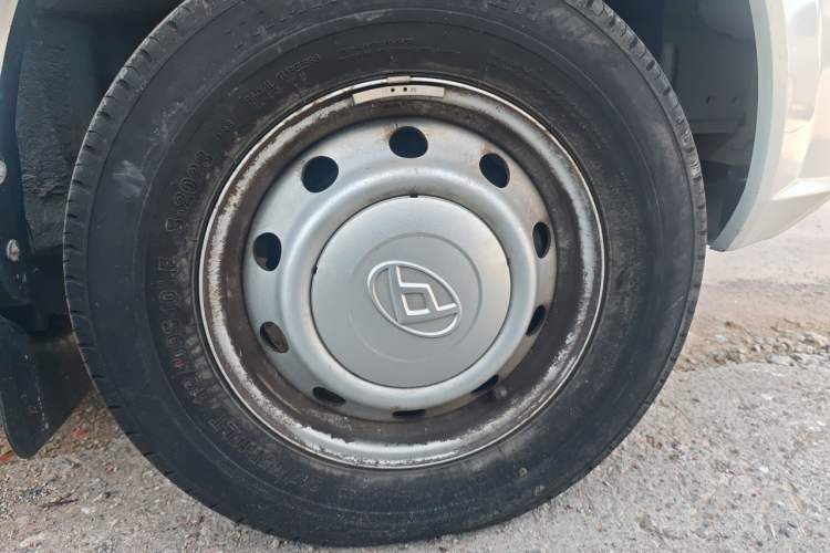 Used SAIC MAXUS Xintu V80  Right Front Wheel Hub