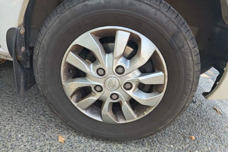 Used SAIC MAXUS Xintu V80  Right Front Wheel Hub