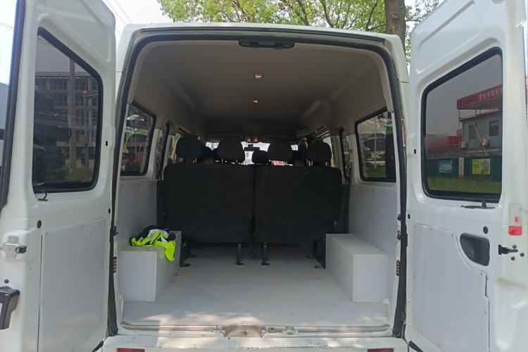 Used SAIC MAXUS Xintu V80  Trunk