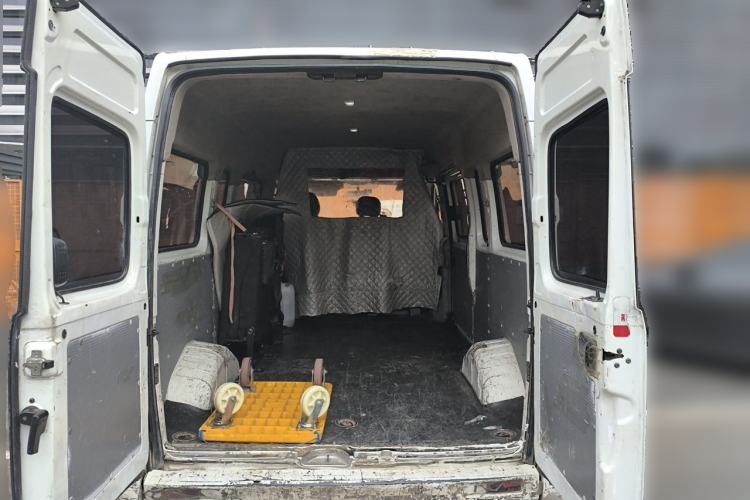 Used SAIC MAXUS Xintu V80  Trunk