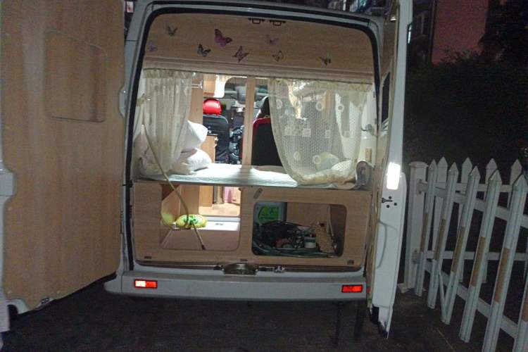 Used SAIC MAXUS Xintu V80  Trunk