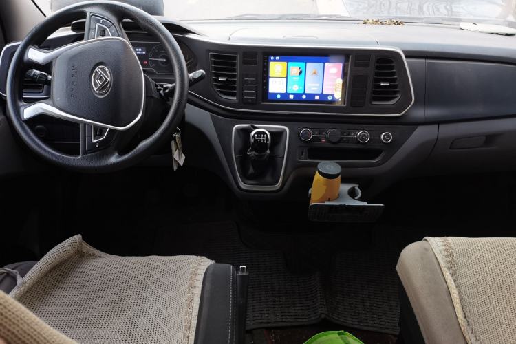 Used SAIC MAXUS Xintu V80 2023 2.0T Manual Classic Aoyuntong Long Wheelbase Mid-Height 6/7/8/9-Seater Center Console