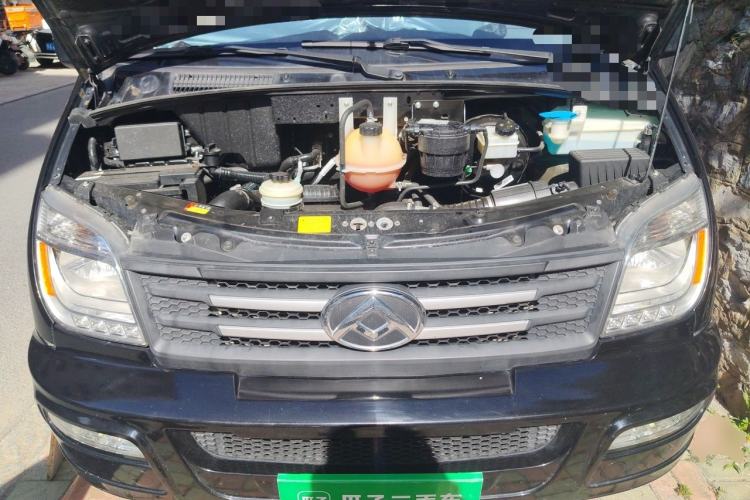 Used SAIC MAXUS Xintu V80 2023 2.0T Manual Classic Aoyuntong Short Wheelbase Mid-Roof 5/6-Seater Engine Bay
