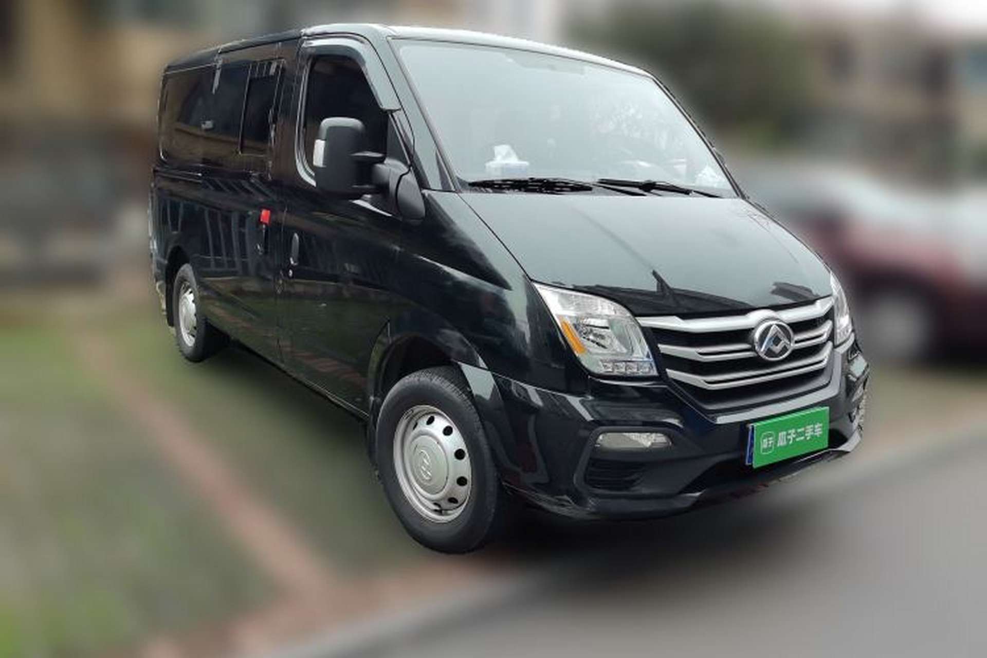 Used SAIC MAXUS Xintu V80 2023 2.0T Manual Classic Aoyuntong Short Wheelbase Ultra-Low Roof 7/8/9-Seater Exterior 2