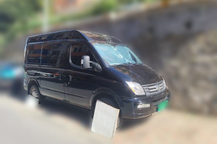 Used SAIC MAXUS Xintu V80 2023 2.0T Manual Classic Aoyuntong Short Wheelbase Mid-Roof 5/6-Seater Front Right 45 Deg