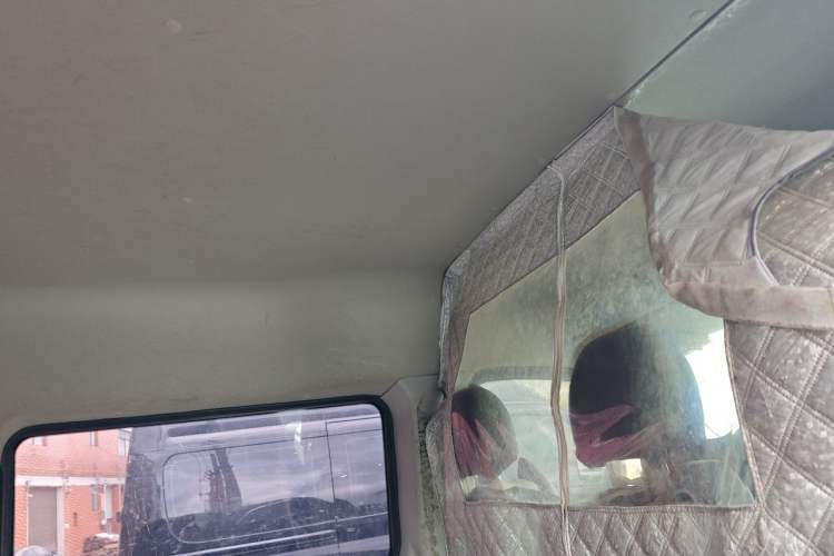 Used SAIC MAXUS Xintu V80 2023 2.0T AMT Classic Aoyuntong Short Wheelbase Mid-Roof 5/6-Seater Headliner
