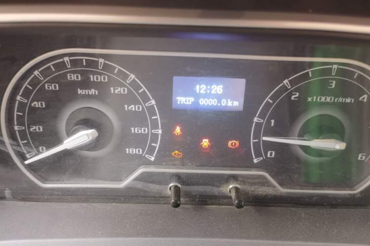 Used SAIC MAXUS Xintu V80 2023 2.0T Manual Classic Aoyuntong Long Wheelbase Mid-Height 6/7/8/9-Seater Instrument Cluster