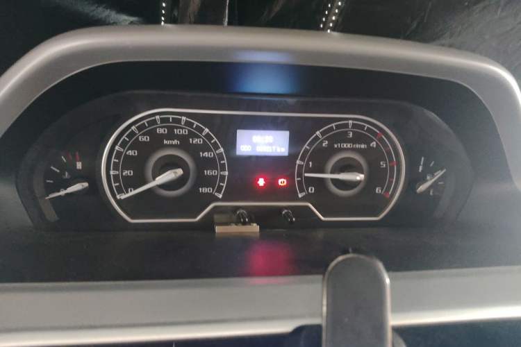 Used SAIC MAXUS Xintu V80 2023 2.0T Manual Classic Aoyuntong Short Wheelbase Mid-Roof 5/6-Seater Instrument Cluster