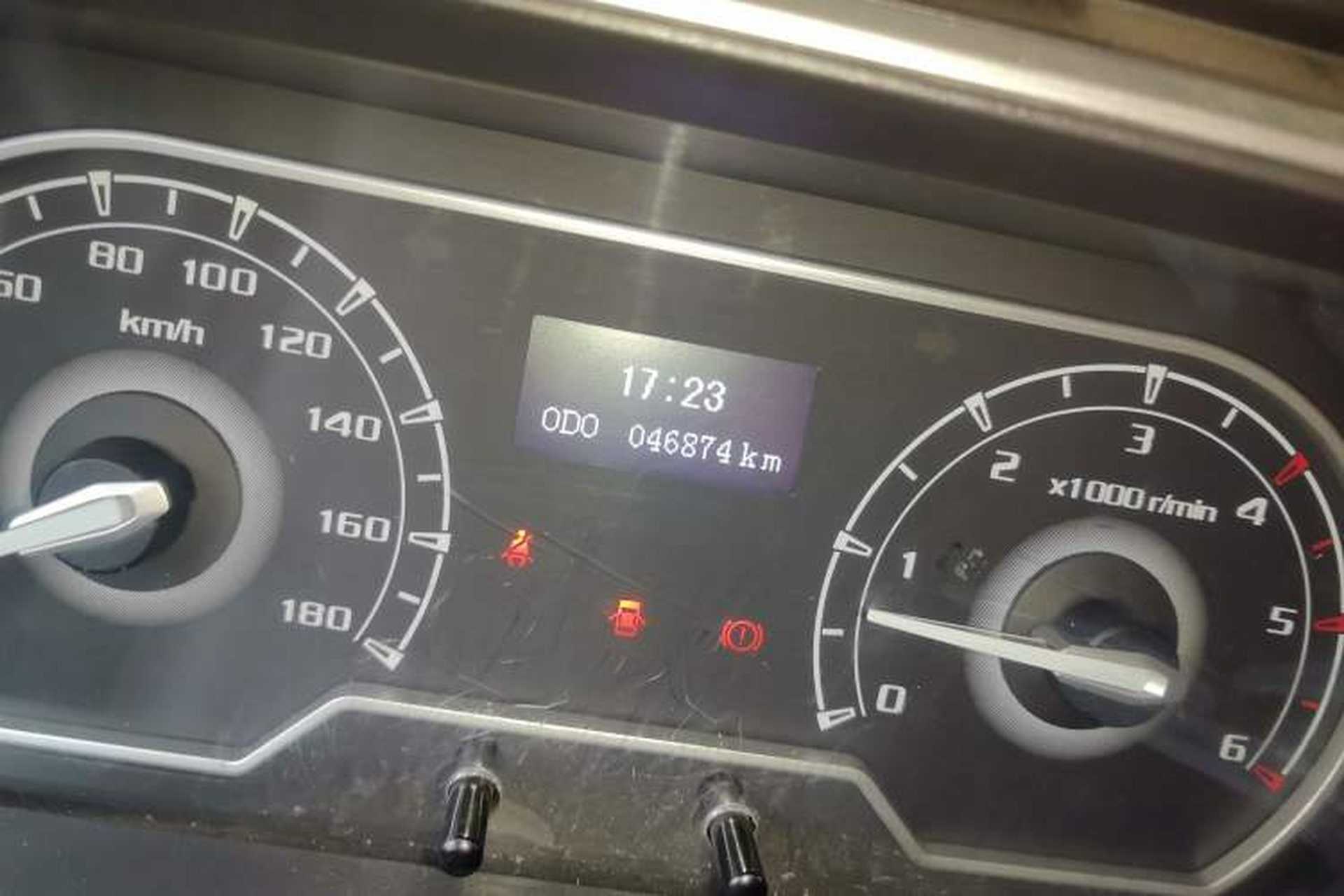 Used SAIC MAXUS Xintu V80 2023 2.0T Manual Classic Aoyuntong Short Wheelbase Ultra-Low Roof 7/8/9-Seater Odometer Close Up