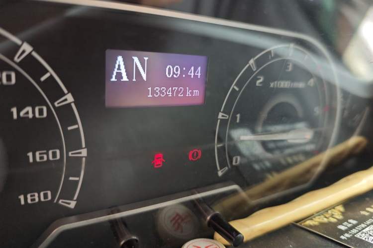 Used SAIC MAXUS Xintu V80 2023 2.0T AMT Classic Aoyuntong Short Wheelbase Mid-Roof 5/6-Seater Odometer Close Up