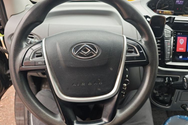Used SAIC MAXUS Xintu V80 2023 2.0T AMT Classic Aoyuntong Short Wheelbase Mid-Roof 5/6-Seater Steering Wheel