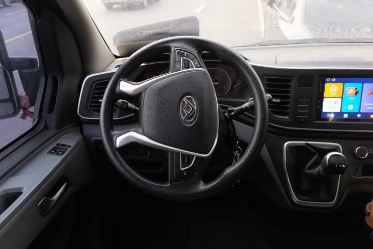 Used SAIC MAXUS Xintu V80 2023 2.0T Manual Classic Aoyuntong Long Wheelbase Mid-Height 6/7/8/9-Seater Steering Wheel