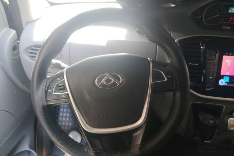 Used SAIC MAXUS Xintu V80 2023 2.0T Manual Classic Aoyuntong Short Wheelbase Mid-Roof 5/6-Seater Steering Wheel
