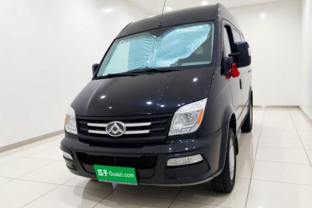 Used SAIC MAXUS Xintu V80 2023 2.0T Manual Classic Aoyuntong Short Wheelbase Mid-Roof 5/6-Seater