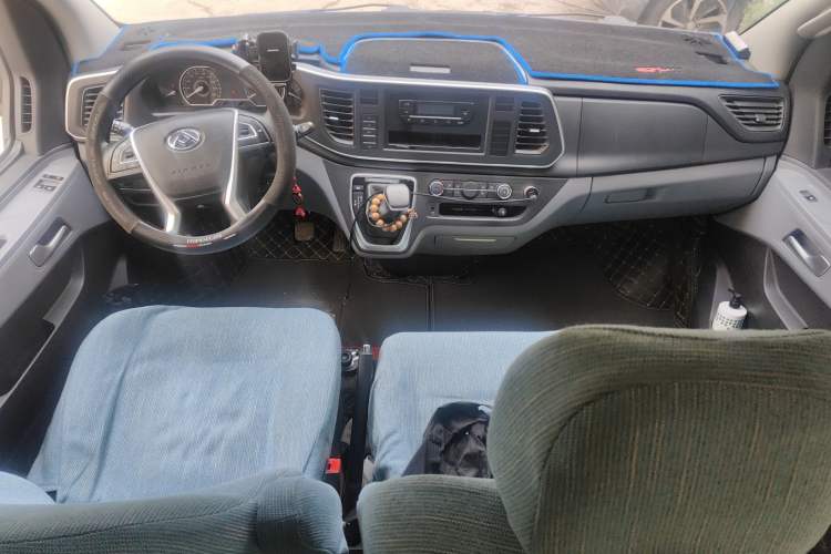Used SAIC MAXUS Xintu V80 2023 2.0T PLUS AMT All-Rounder Long Wheelbase Mid-Height—6/7/8/9-Seater Center Console