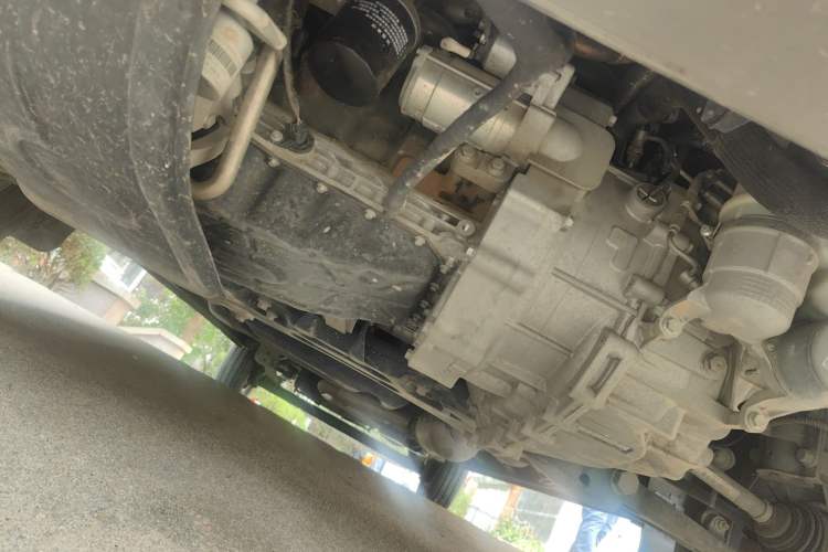 Used SAIC MAXUS Xintu V80 2023 2.0T PLUS AMT All-Rounder Long Wheelbase Mid-Height—6/7/8/9-Seater Chassis Front