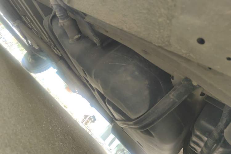 Used SAIC MAXUS Xintu V80 2023 2.0T PLUS AMT All-Rounder Long Wheelbase Mid-Height—6/7/8/9-Seater Chassis Front Right