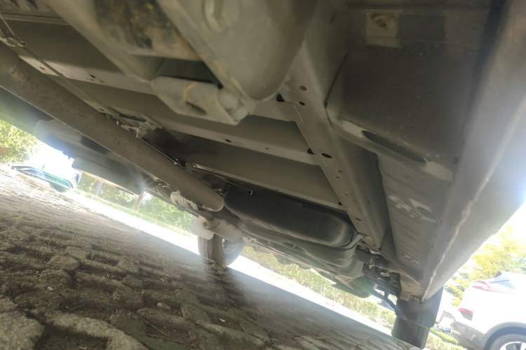 Used SAIC MAXUS Xintu V80 2023 2.0T PLUS AMT All-Rounder Long Wheelbase Mid-Height—6/7/8/9-Seater Chassis Rear Right