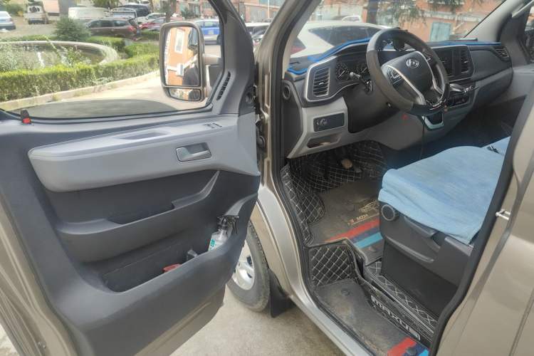 Used SAIC MAXUS Xintu V80 2023 2.0T PLUS AMT All-Rounder Long Wheelbase Mid-Height—6/7/8/9-Seater Driver Seat