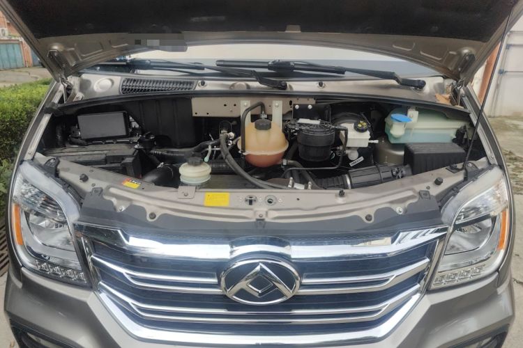 Used SAIC MAXUS Xintu V80 2023 2.0T PLUS AMT All-Rounder Long Wheelbase Mid-Height—6/7/8/9-Seater Engine Bay
