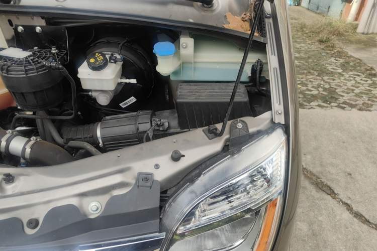 Used SAIC MAXUS Xintu V80 2023 2.0T PLUS AMT All-Rounder Long Wheelbase Mid-Height—6/7/8/9-Seater Engine Bay Left