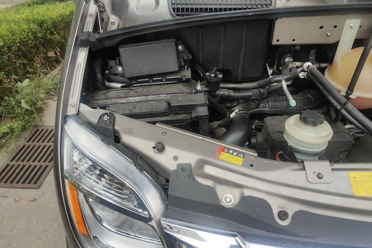 Used SAIC MAXUS Xintu V80 2023 2.0T PLUS AMT All-Rounder Long Wheelbase Mid-Height—6/7/8/9-Seater Engine Bay Right