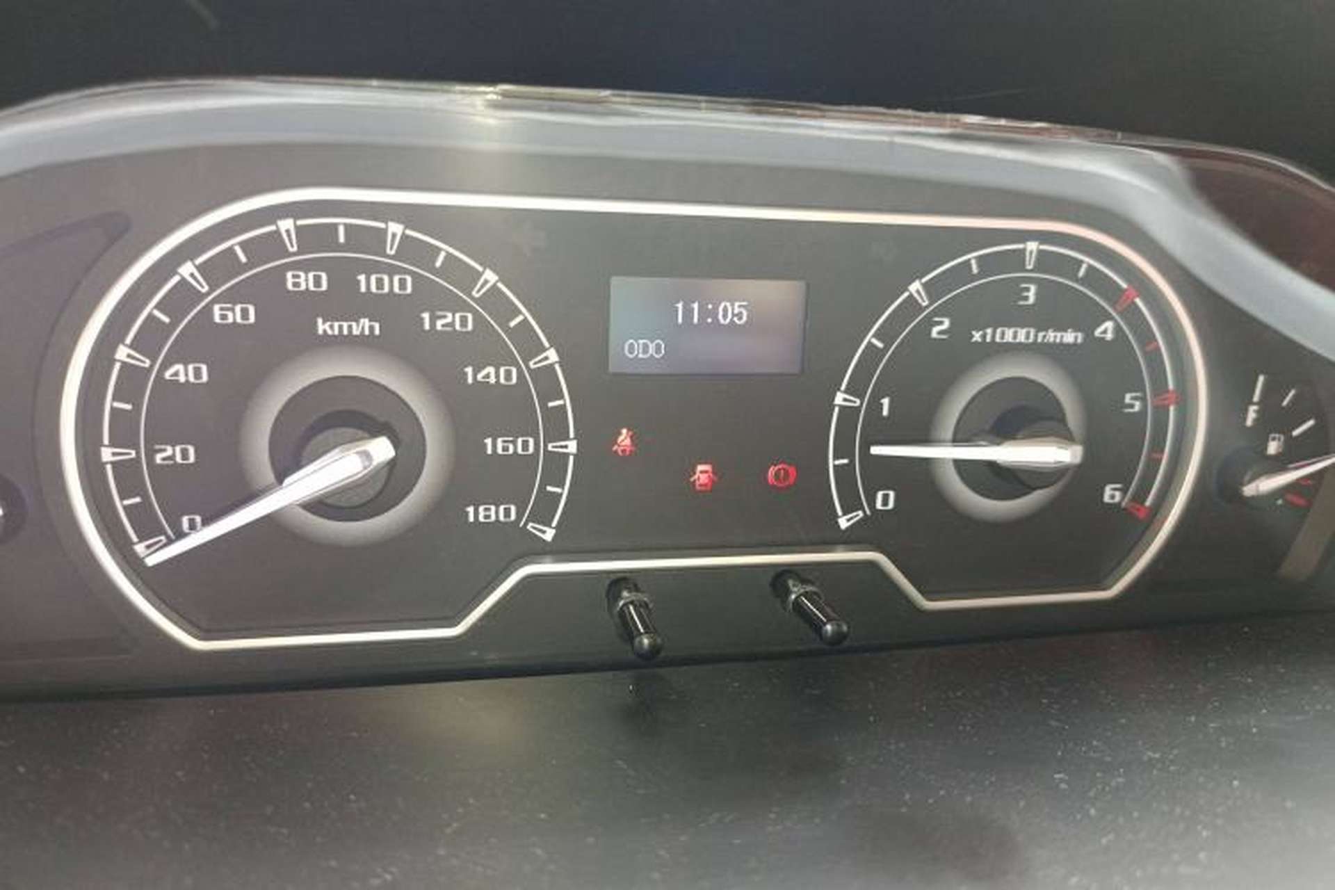 Used SAIC MAXUS Xintu V80 2023 2.0T Manual Classic Aoyuntong Short Wheelbase Mid-Roof 7/8/9-Seater Instrument Cluster