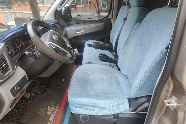 Used SAIC MAXUS Xintu V80 2023 2.0T PLUS AMT All-Rounder Long Wheelbase Mid-Height—6/7/8/9-Seater Left Front Seat